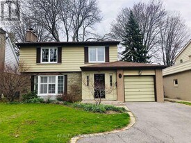 32 Almond Ave in Markham, ON - Building Photo