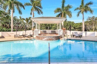300 Dunes Blvd in Naples, FL - Building Photo - Building Photo