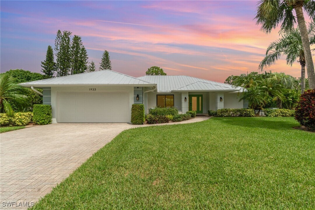 1933 Countess Ct in Naples, FL - Building Photo
