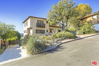 2071 Escarpa Dr in Los Angeles, CA - Building Photo - Building Photo