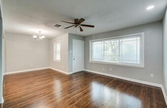 4621 W 43rd St in Houston, TX - Building Photo - Building Photo