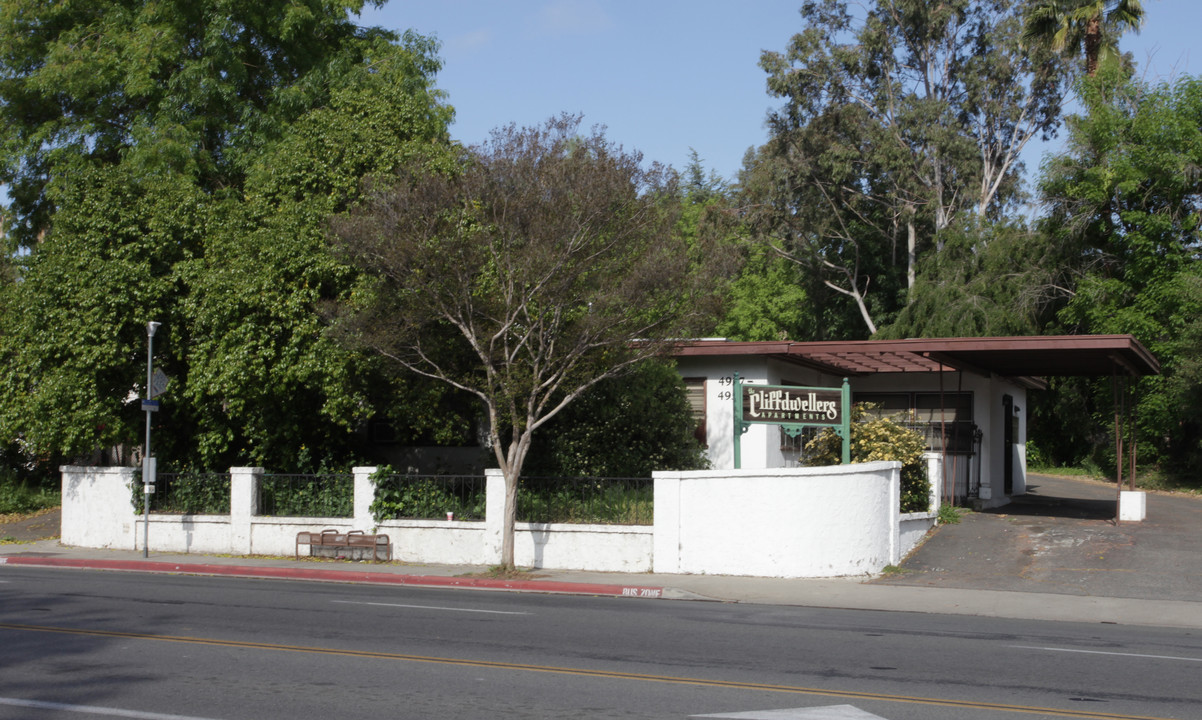 Cliff Dwellers Apartments in Riverside, CA - Foto de edificio