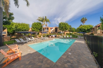 1440 Oak Dr, Unit H4 in Vista, CA - Building Photo - Building Photo