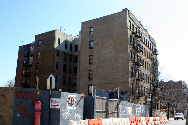 211 Bedford Park Blvd in Bronx, NY - Building Photo - Building Photo