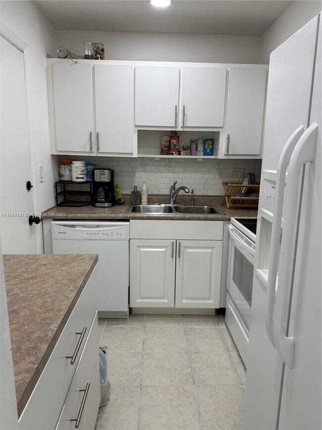 3000 NE 16th Ave in Fort Lauderdale, FL - Building Photo - Building Photo