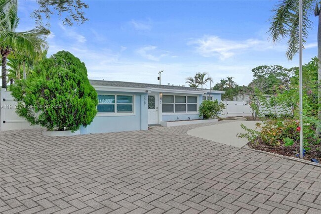 2281 SW 15th St in Fort Lauderdale, FL - Building Photo - Building Photo