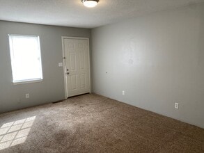 35 Rossfield Cv, Unit R in Jackson, TN - Foto de edificio - Building Photo