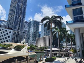 200 Biscayne Boulevard Way, Unit 3912 in Miami, FL - Foto de edificio - Building Photo