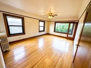 Parkway Apartments in Seattle, WA - Building Photo - Interior Photo
