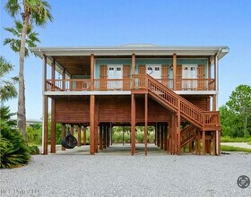 218 Front St in Pass Christian, MS - Foto de edificio - Building Photo