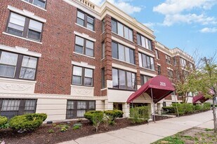 2035 Commonwealth Ave in Boston, MA - Building Photo