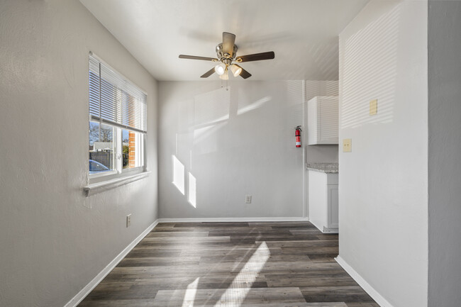 Monterey Apartments in Hampton, VA - Building Photo - Interior Photo