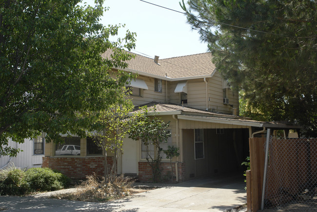 209 W 5th St in Antioch, CA - Foto de edificio - Building Photo