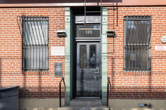 1371 Atlantic Ave in Brooklyn, NY - Foto de edificio - Building Photo