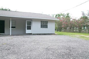 619 Knowles Rd in Brandon, FL - Building Photo