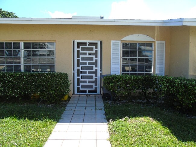 13719 Flora Pl in Delray Beach, FL - Building Photo - Building Photo