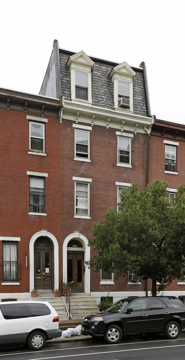 2037 Spring Garden St in Philadelphia, PA - Foto de edificio