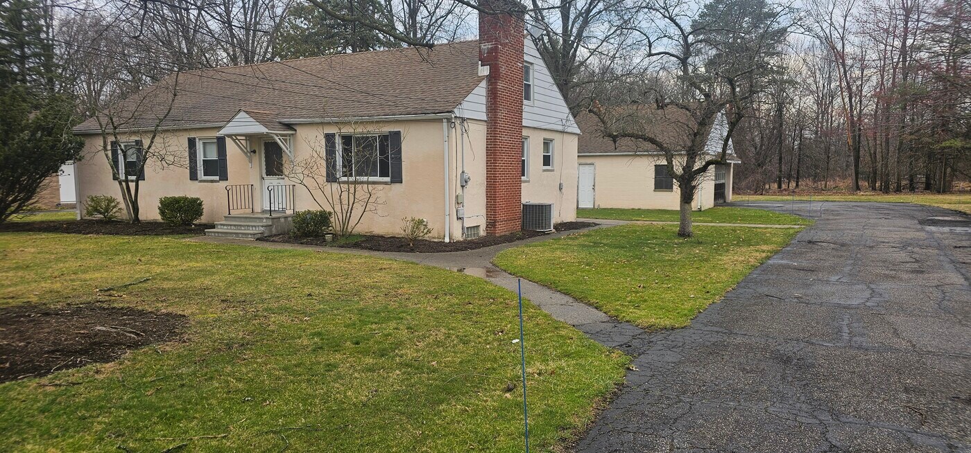 4583 Ammon Rd in Cleveland, OH - Building Photo