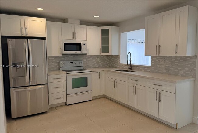 426 NW 134th Ct in Miami, FL - Building Photo - Building Photo