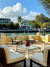 4812 Pine Tree Dr in Miami Beach, FL - Foto de edificio - Building Photo