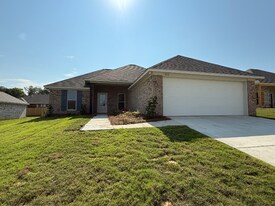 112 Madisonville Dr in Canton, MS - Building Photo