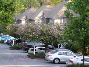 623 Wyndhurst Dr, Unit 001 in Lynchburg, VA - Foto de edificio - Building Photo