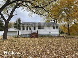 1355 S Oakland Ave in Villa Park, IL - Building Photo