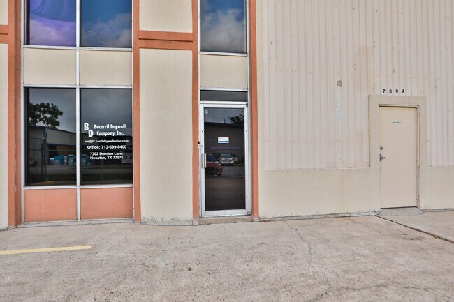 7302 Domino Ln in Houston, TX - Building Photo - Building Photo