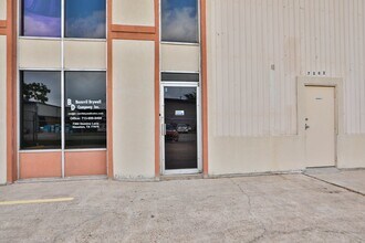 7302 Domino Ln in Houston, TX - Building Photo - Building Photo