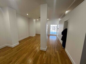 9002 Queens Blvd in Queens, NY - Building Photo - Building Photo