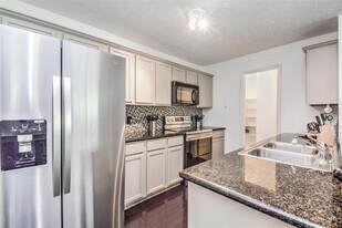 8051 Bay Branch Dr in Spring, TX - Building Photo