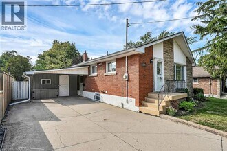 174 Kings Forest Dr in Hamilton, ON - Building Photo - Building Photo