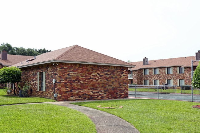 Briarwood Condominiums in Pensacola, FL - Foto de edificio - Building Photo