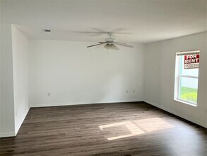 38621 Rose Ln in Zephyrhills, FL - Building Photo - Building Photo