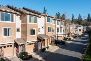 Peregrine Point Townhouse Condominium in Issaquah, WA - Building Photo