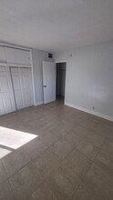 2545 Taft St in Hollywood, FL - Building Photo - Building Photo