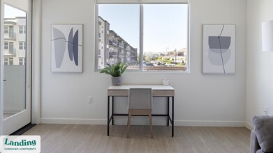 9235 W Russell Rd in Las Vegas, NV - Building Photo - Building Photo