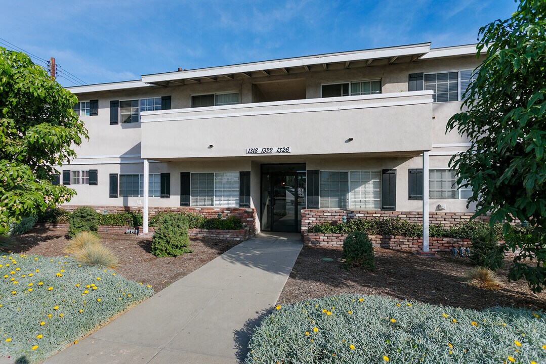 1322 Mountain Ave in Duarte, CA - Building Photo