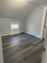 106 Kilburn St in Fall River, MA - Foto de edificio - Building Photo