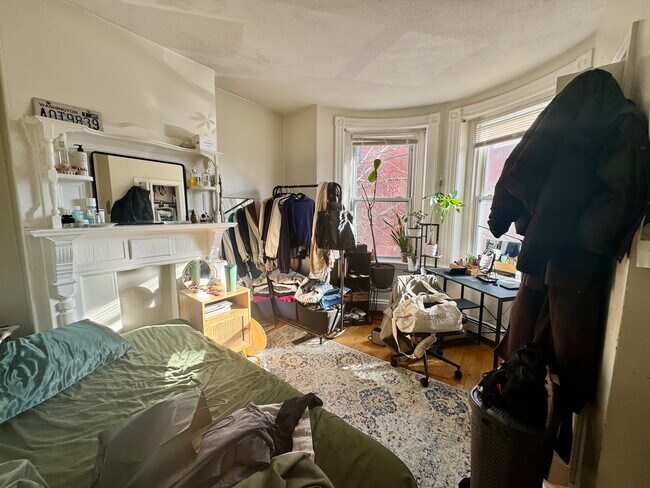 3 Warwick St, Unit 2 in Boston, MA - Foto de edificio - Building Photo