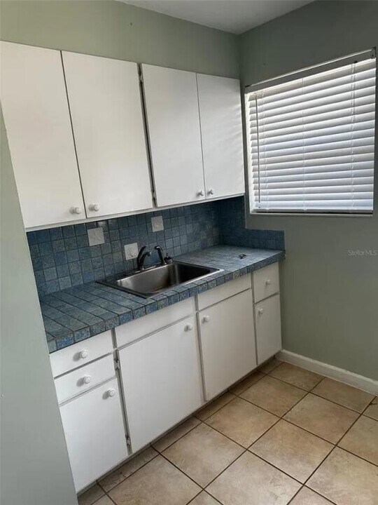 140 Frazar Rd in Daytona Beach, FL - Building Photo