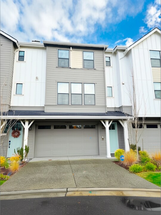 13429 35th Dr SE in Mill Creek, WA - Foto de edificio