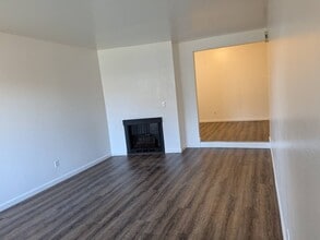 9279 Corinthian Cir in Sacramento, CA - Building Photo - Building Photo