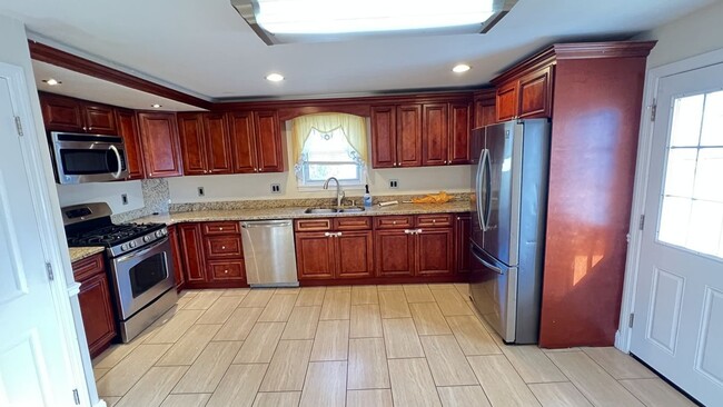 254 Broadway in Lynn, MA - Building Photo - Building Photo