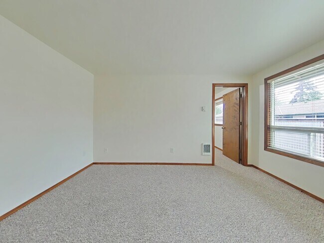 3288 NE Lancaster St-Unit -3288 NE Lancaster #4 in Corvallis, OR - Building Photo - Building Photo