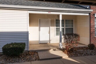Village Green Townhomes in Valparaiso, IN - Building Photo - Building Photo