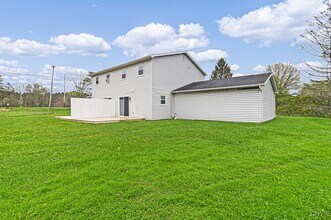 9395 Pine Grove Ln in Marcy, NY - Building Photo - Building Photo
