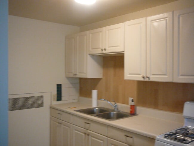 457 W 8th St, Unit 1st floor front #1 in Erie, PA - Building Photo - Building Photo