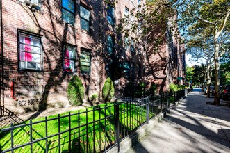 4616 43rd Ave in Sunnyside, NY - Building Photo - Building Photo