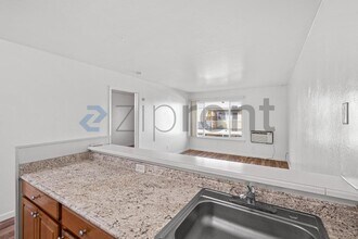 100 Village Dr in Brentwood, CA - Building Photo - Building Photo